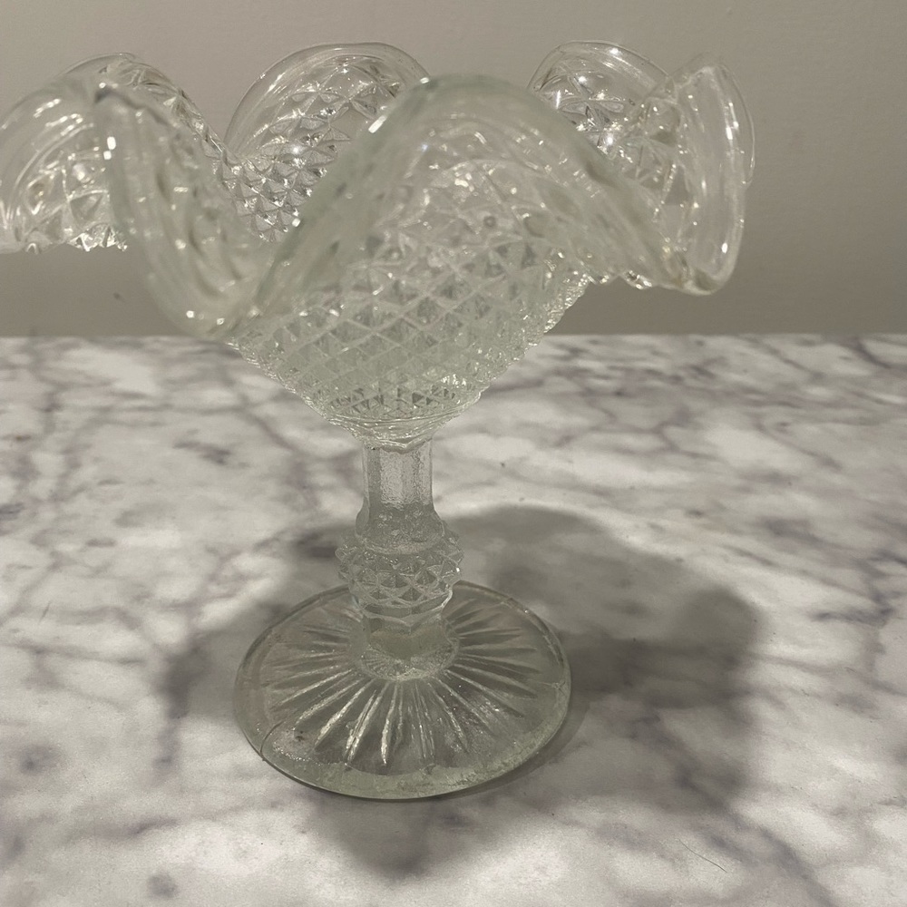 Ivima diamond point ruffled rim desert dish